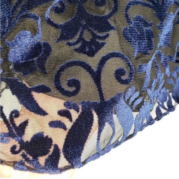 Amanda Uprichard Burnout Velvet Keyhole Top S NWT - Picture 2 of 4